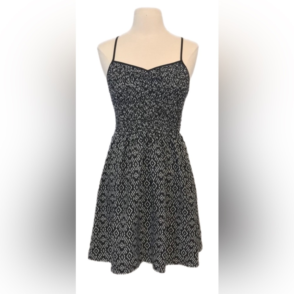 MASON & MACKENZIE Black & White Shirred Bodice  Fit & Flare Dress, Size M